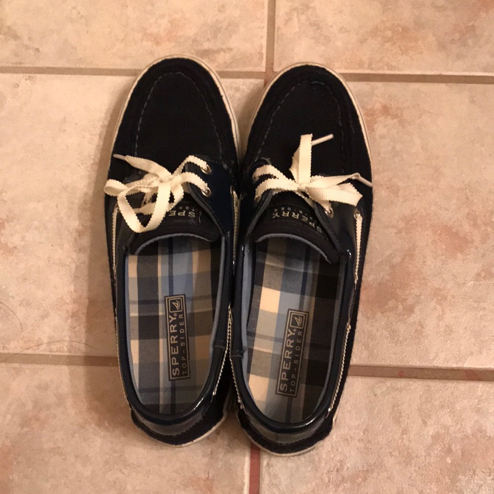 Sperry navy flat shoe